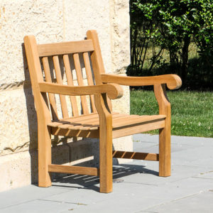 photo of Harlow & Macgregor Medway teak chair in the British American style