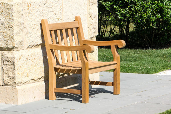 photo of Harlow & Macgregor Medway teak chair in the British American style