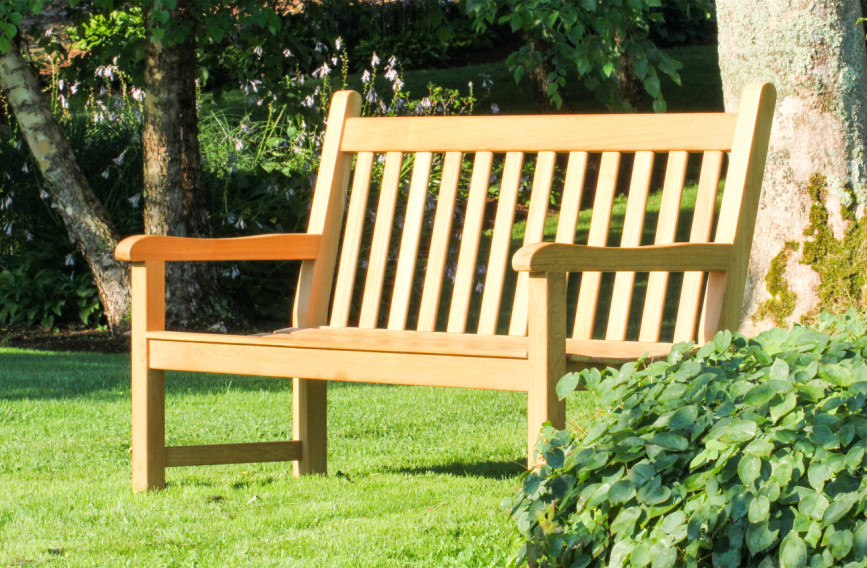 photo of Harlow & Macgregor Winchester teak bench in the British American style