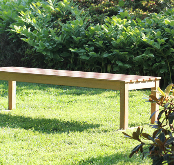 photo of Harlow & Macgregor Wimbledon teak backless bench in the British American style